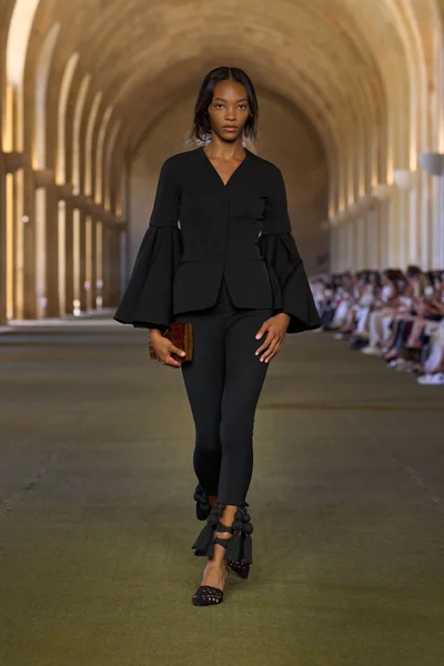 Look 11